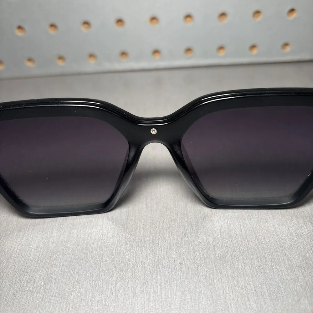 Quay Sunglasses Level Up 60-16-148 Black Frames Blue Beige Fade Lenses